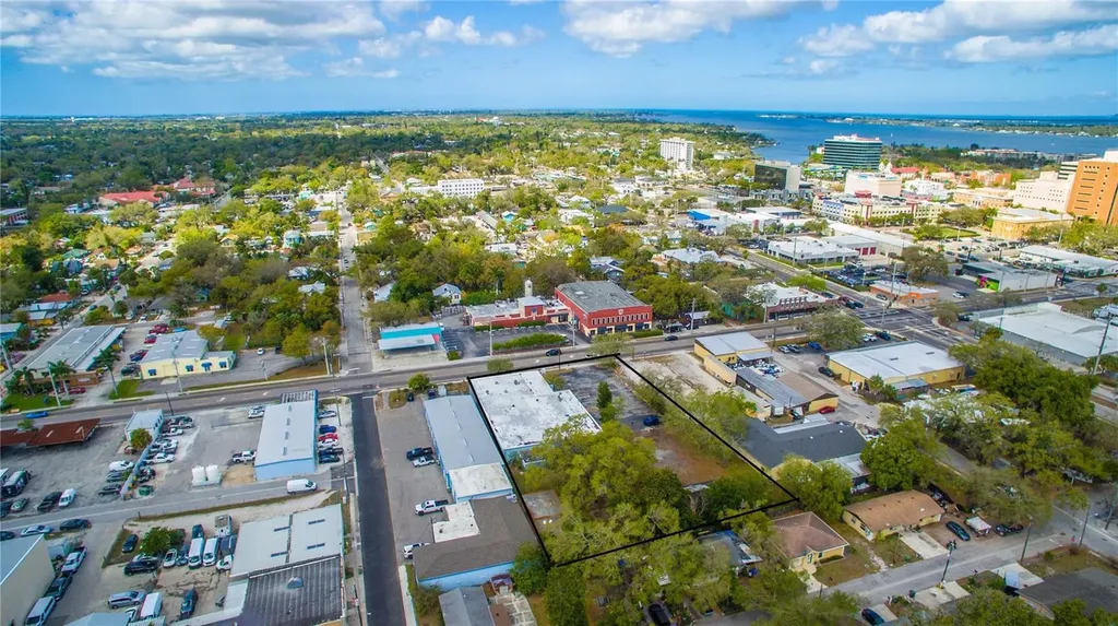 1027 9th Street W Bradenton FL 34205