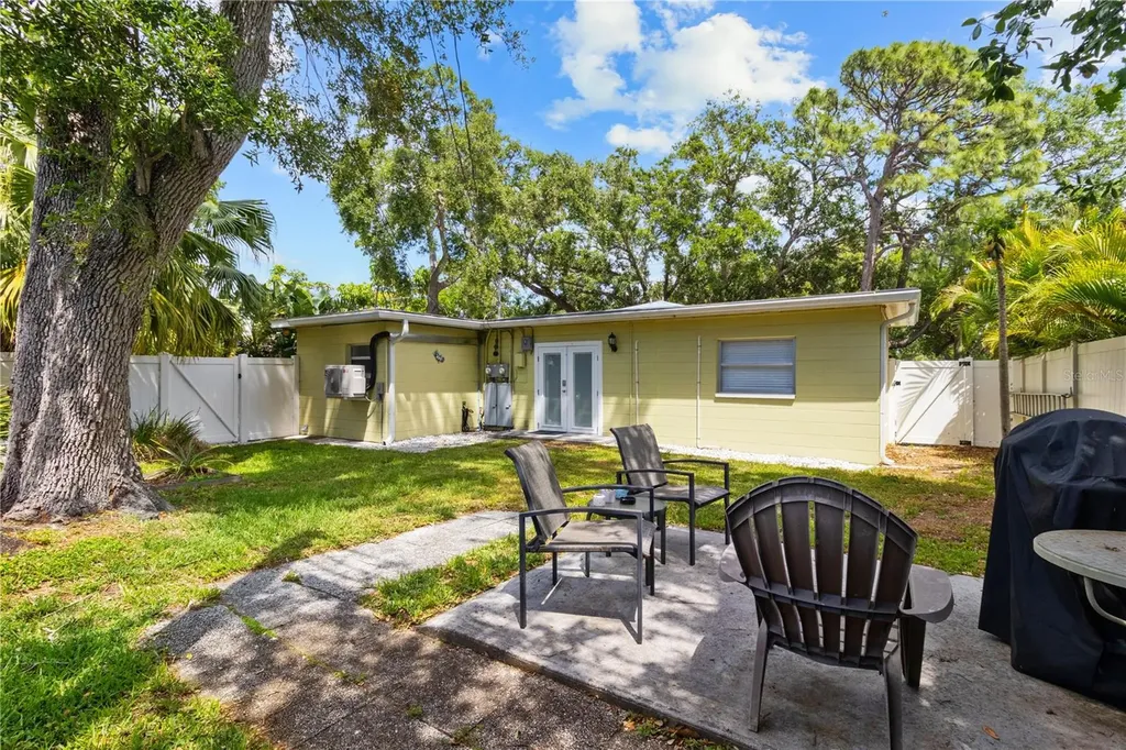5596 100th Way N St Petersburg FL 33708