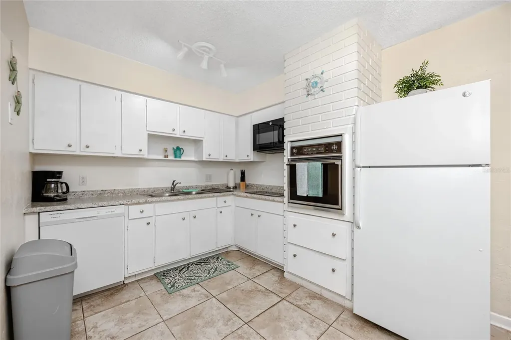 5596 100th Way N St Petersburg FL 33708