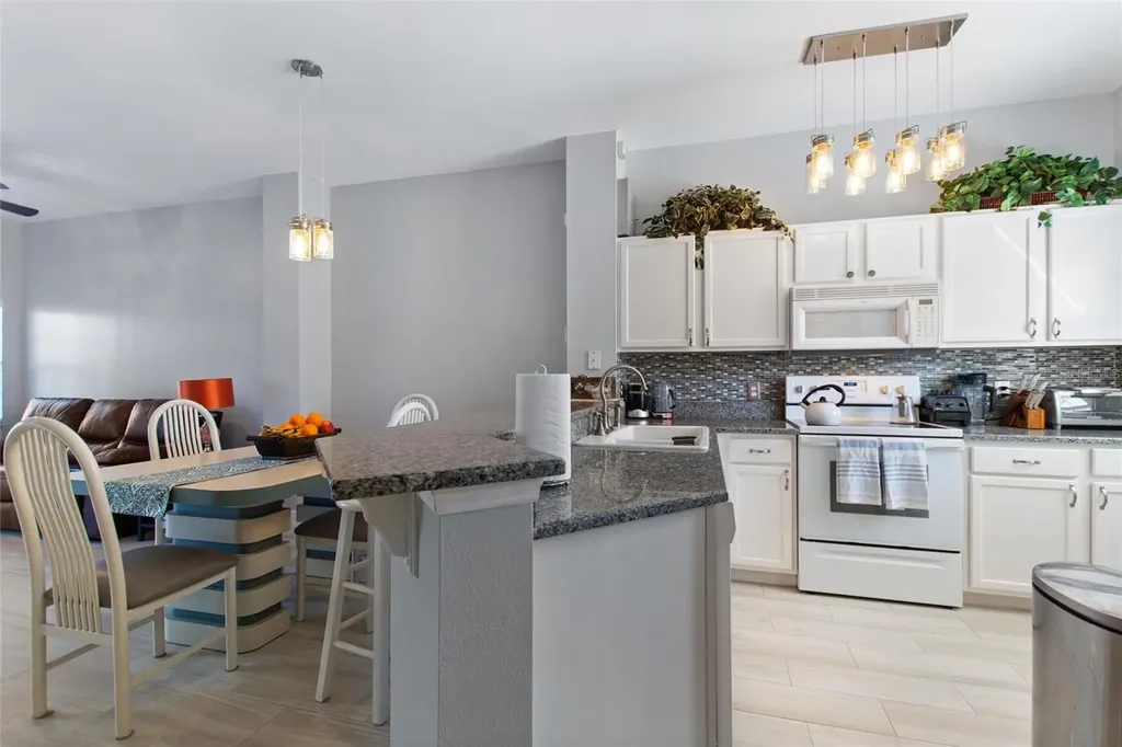 4717 Vero Beach Place Kissimmee FL 34746