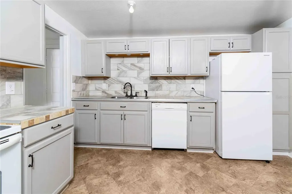 6382 81st Avenue N Pinellas Park FL 33781