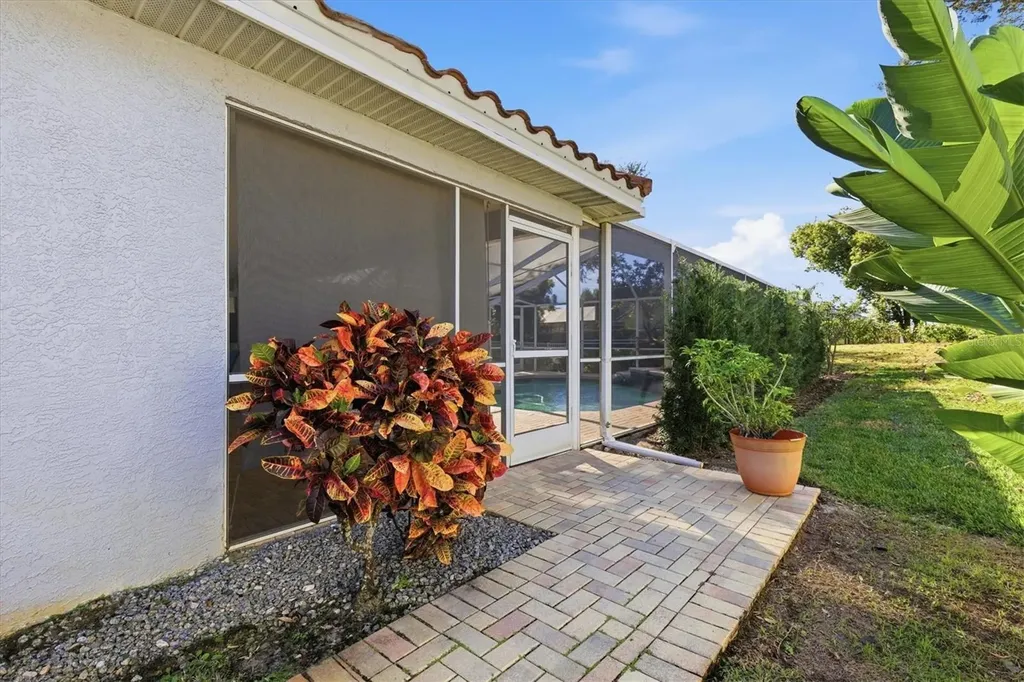 716 Woodmont Drive Tarpon Springs FL 34689
