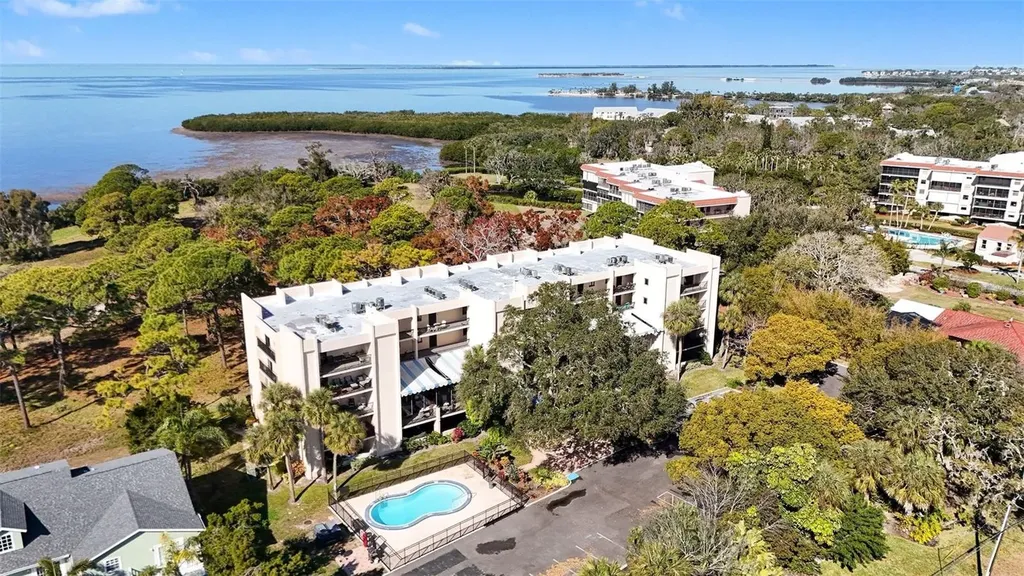 303 Tarpon Point Tarpon Springs FL 34689