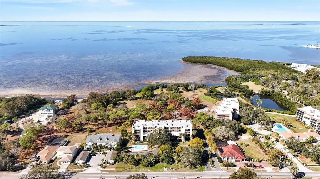 303 Tarpon Point Tarpon Springs FL 34689