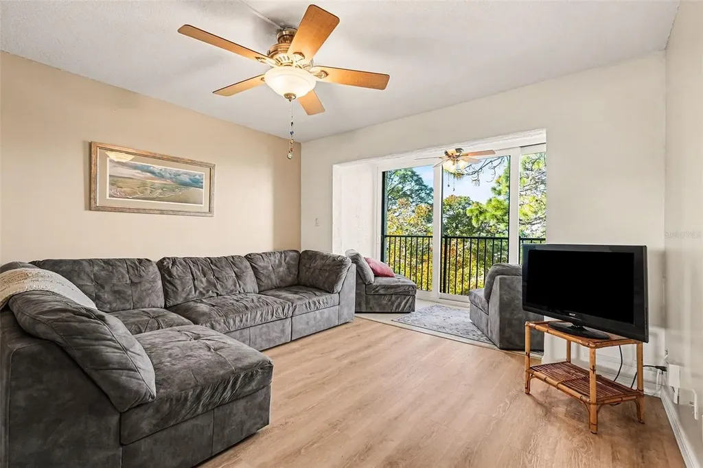 303 Tarpon Point Tarpon Springs FL 34689