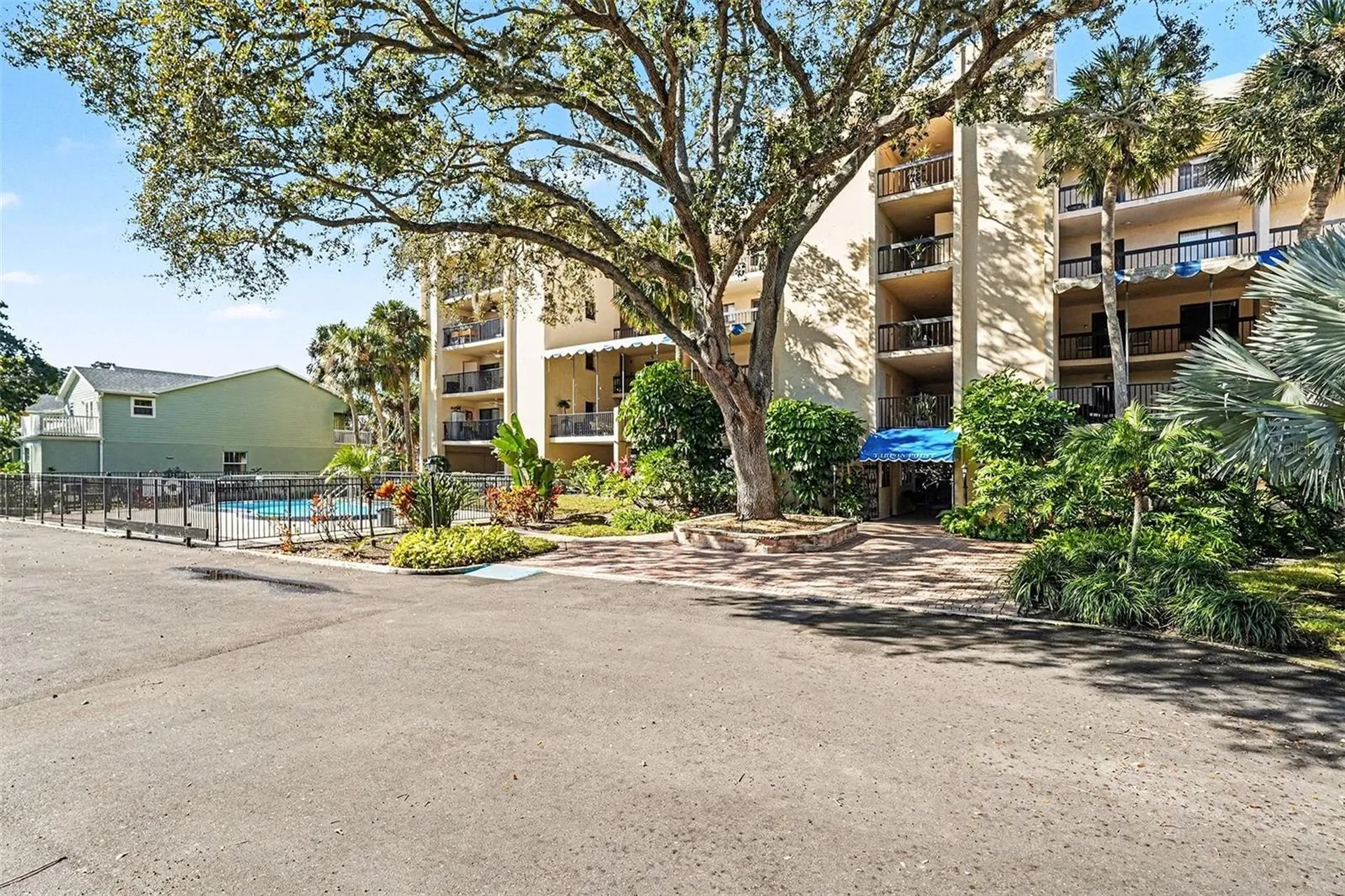 303 Tarpon Point Tarpon Springs FL 34689