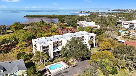 303 Tarpon Point Tarpon Springs FL 34689