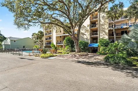 303 Tarpon Point Tarpon Springs FL 34689