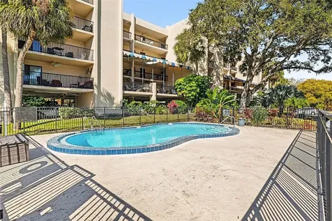 303 Tarpon Point Tarpon Springs FL 34689