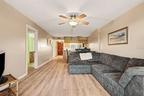 303 Tarpon Point Tarpon Springs FL 34689