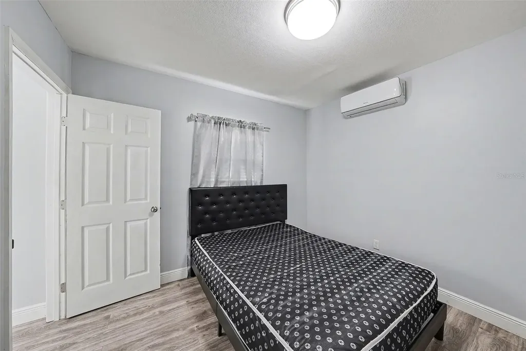 2910 W Burke Street Tampa FL 33614