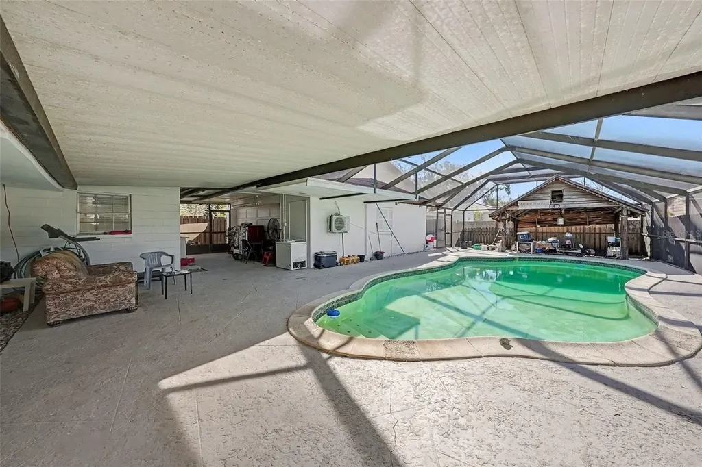 2910 W Burke Street Tampa FL 33614