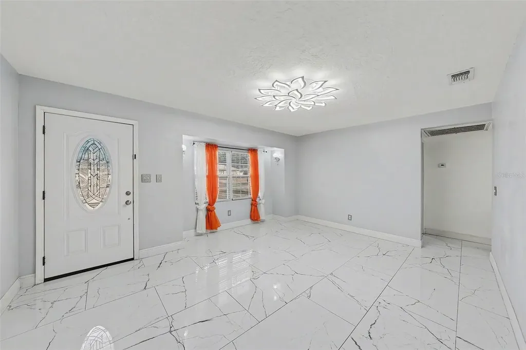 2910 W Burke Street Tampa FL 33614