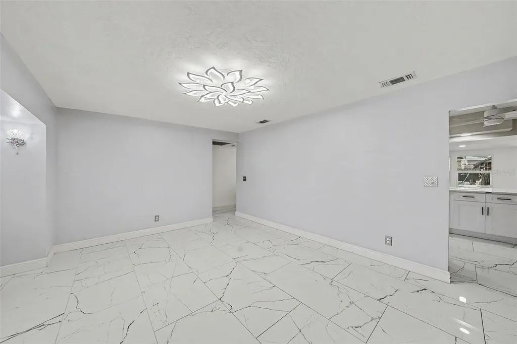 2910 W Burke Street Tampa FL 33614
