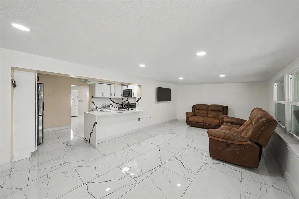 2910 W Burke Street Tampa FL 33614