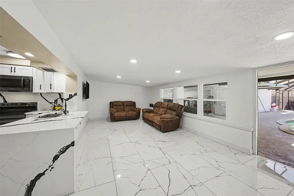2910 W Burke Street Tampa FL 33614
