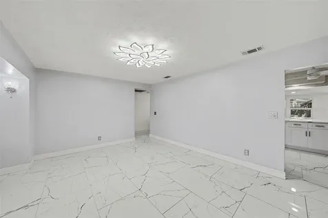 2910 W Burke Street Tampa FL 33614
