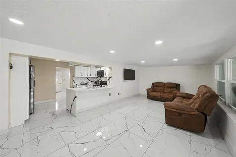 2910 W Burke Street Tampa FL 33614