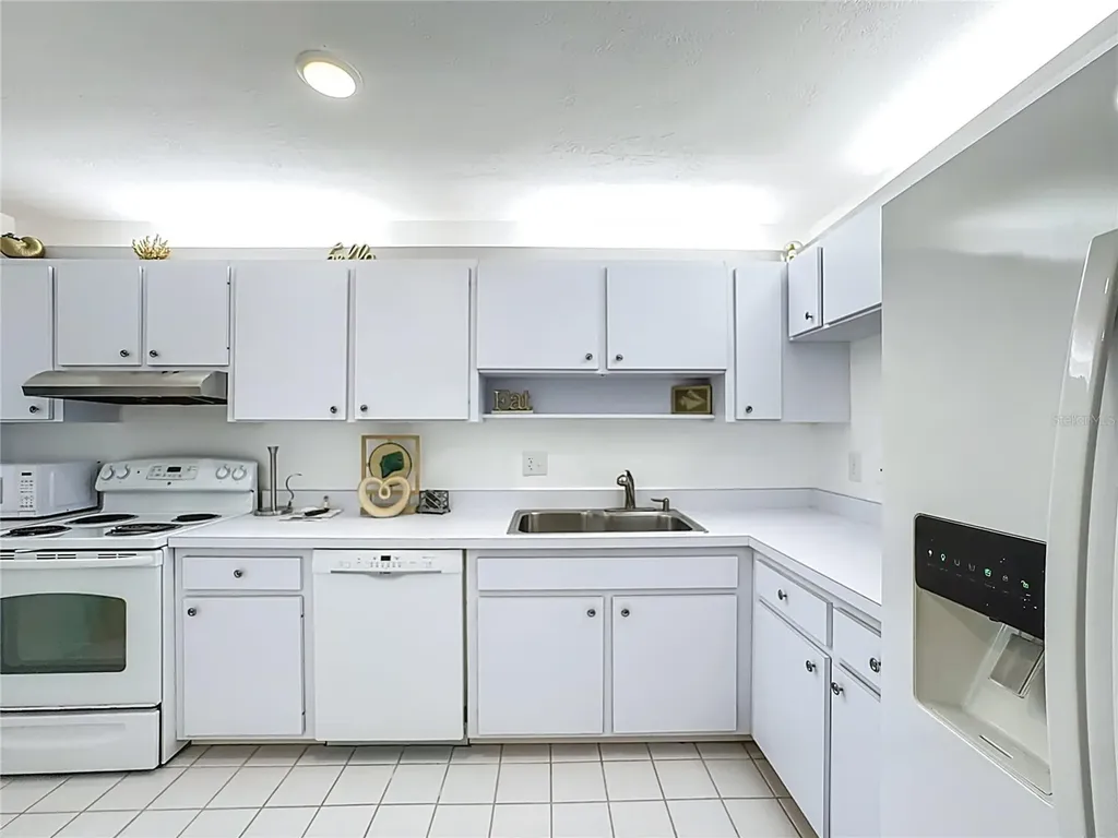 1511 Pelican Point Drive Sarasota FL 34231