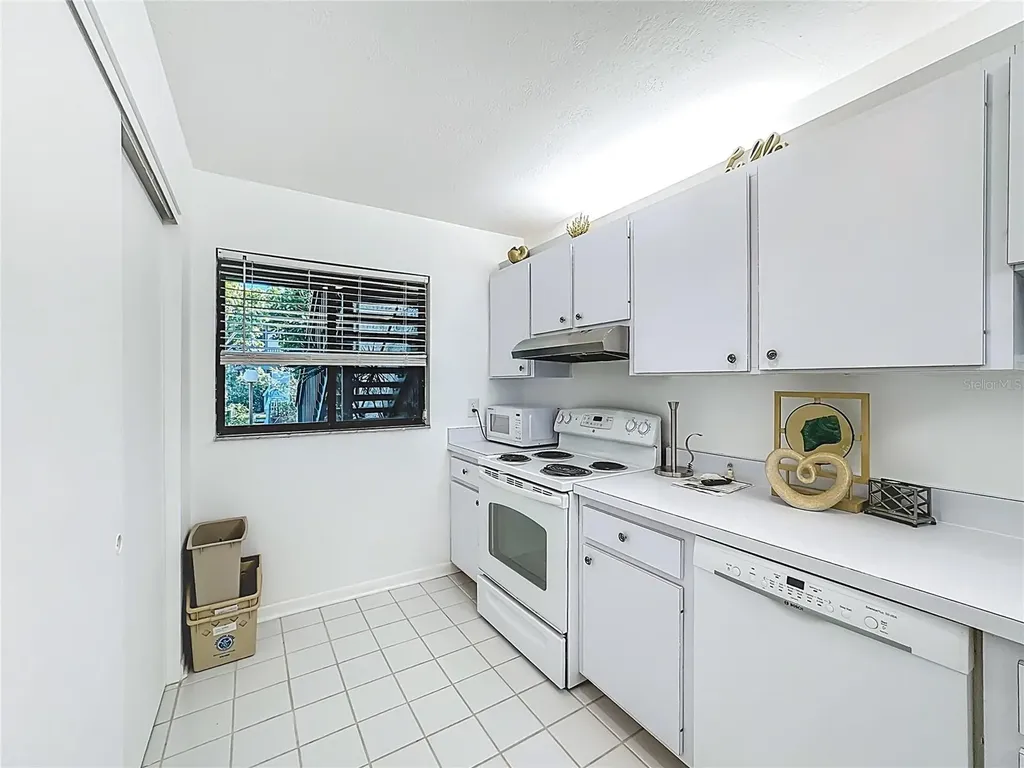 1511 Pelican Point Drive Sarasota FL 34231