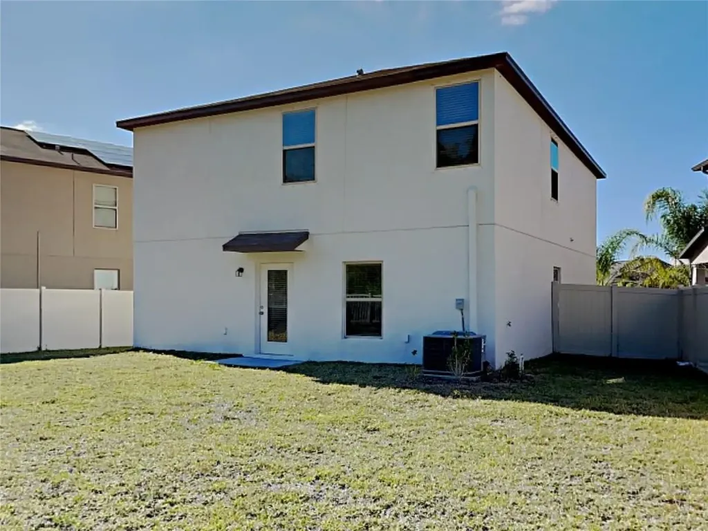 5125 White Chicory Drive Ruskin FL 33570