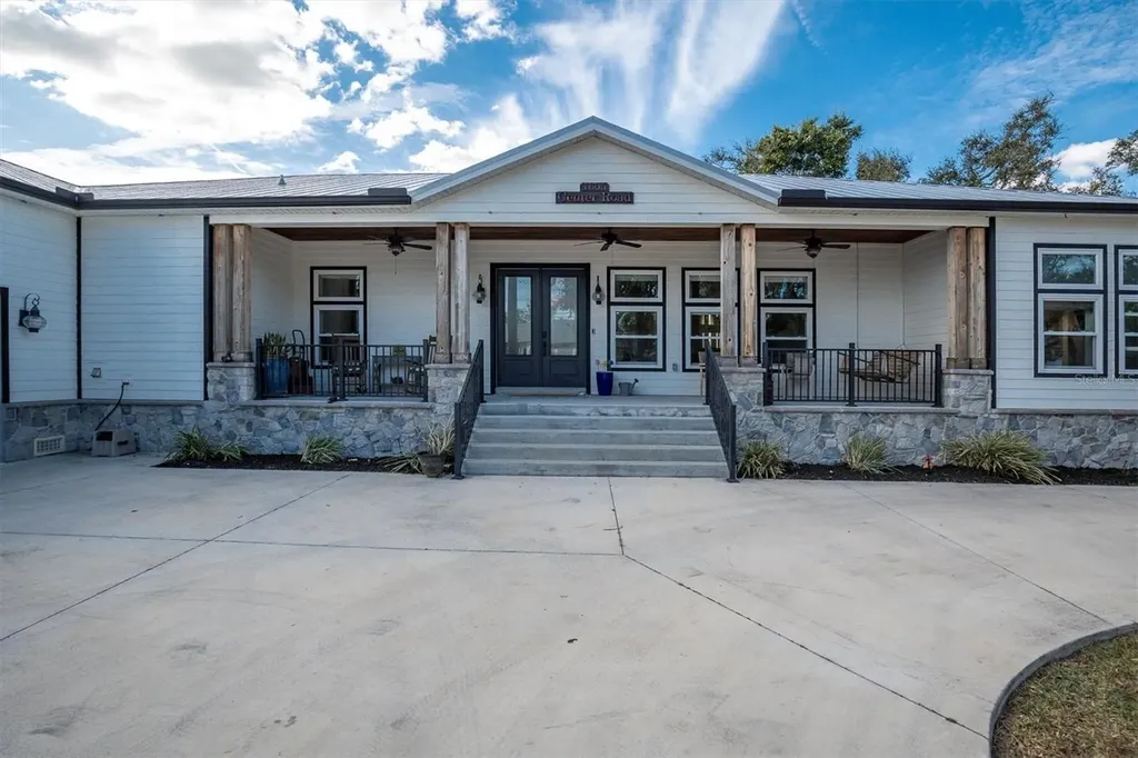 1605 Center Road Terra Ceia FL 34250
