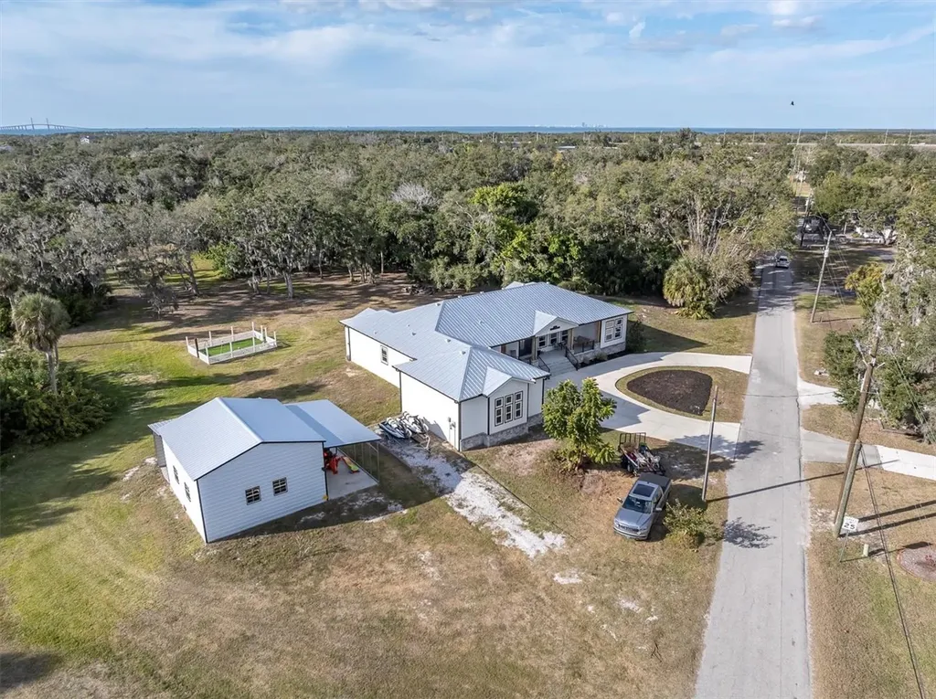 1605 Center Road Terra Ceia FL 34250