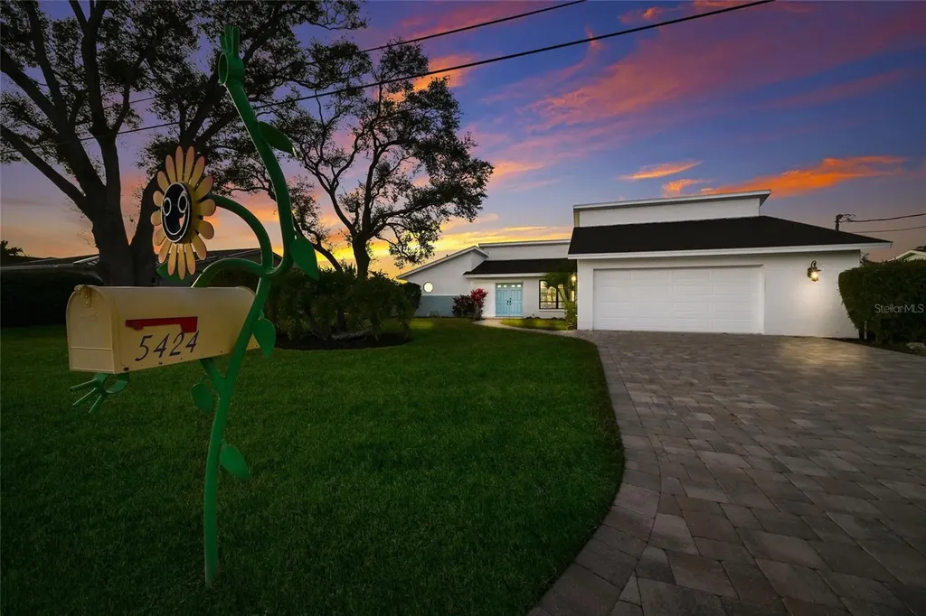 5424 America Drive Sarasota FL 34231