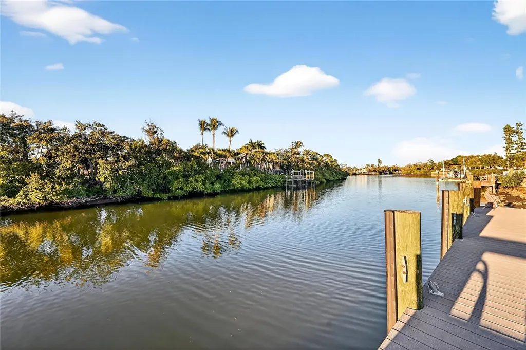 5424 America Drive Sarasota FL 34231