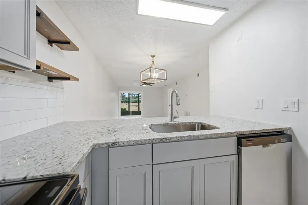 39132 County Road 54 Zephyrhills FL 33542