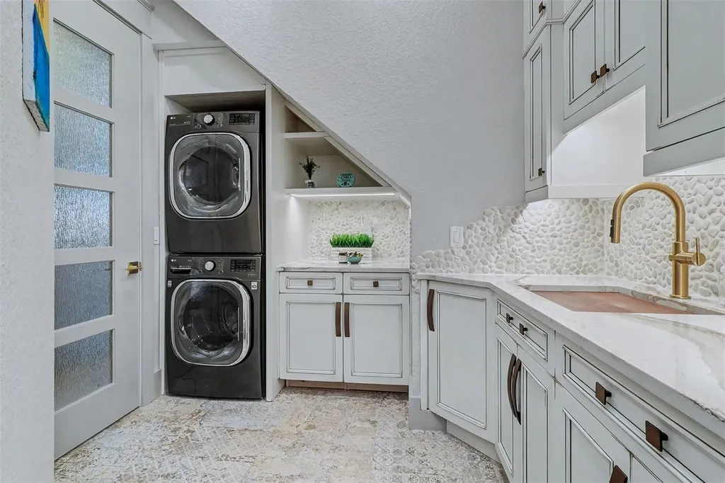 4635 Dolphin Cay Lane S St Petersburg FL 33711