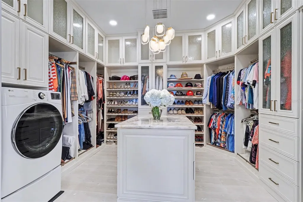 4635 Dolphin Cay Lane S St Petersburg FL 33711