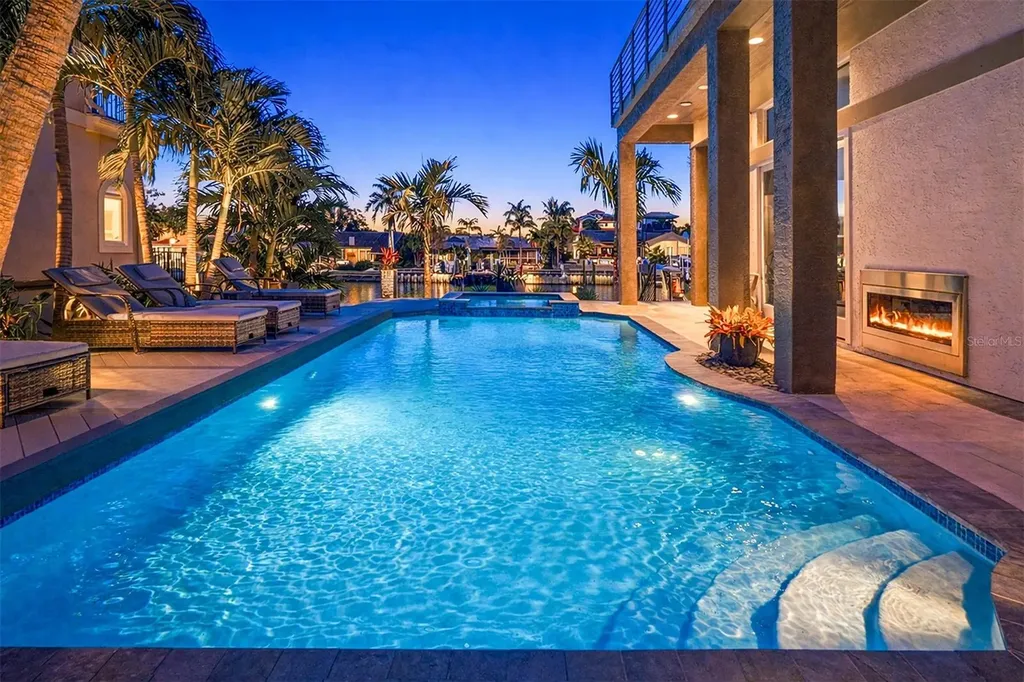 4635 Dolphin Cay Lane S St Petersburg FL 33711