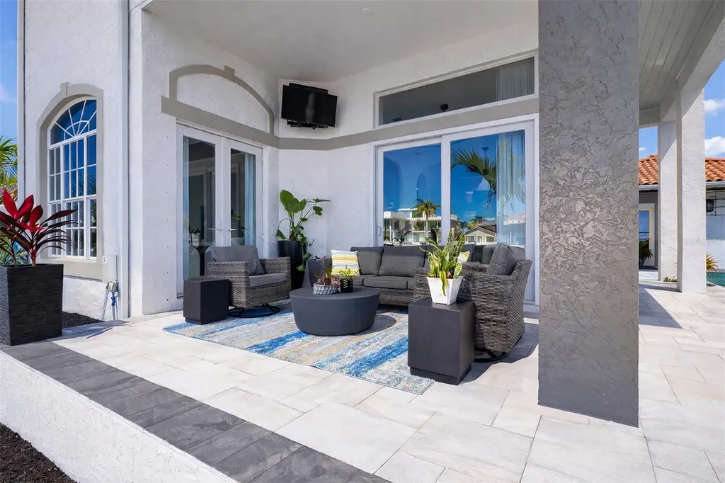 4635 Dolphin Cay Lane S St Petersburg FL 33711
