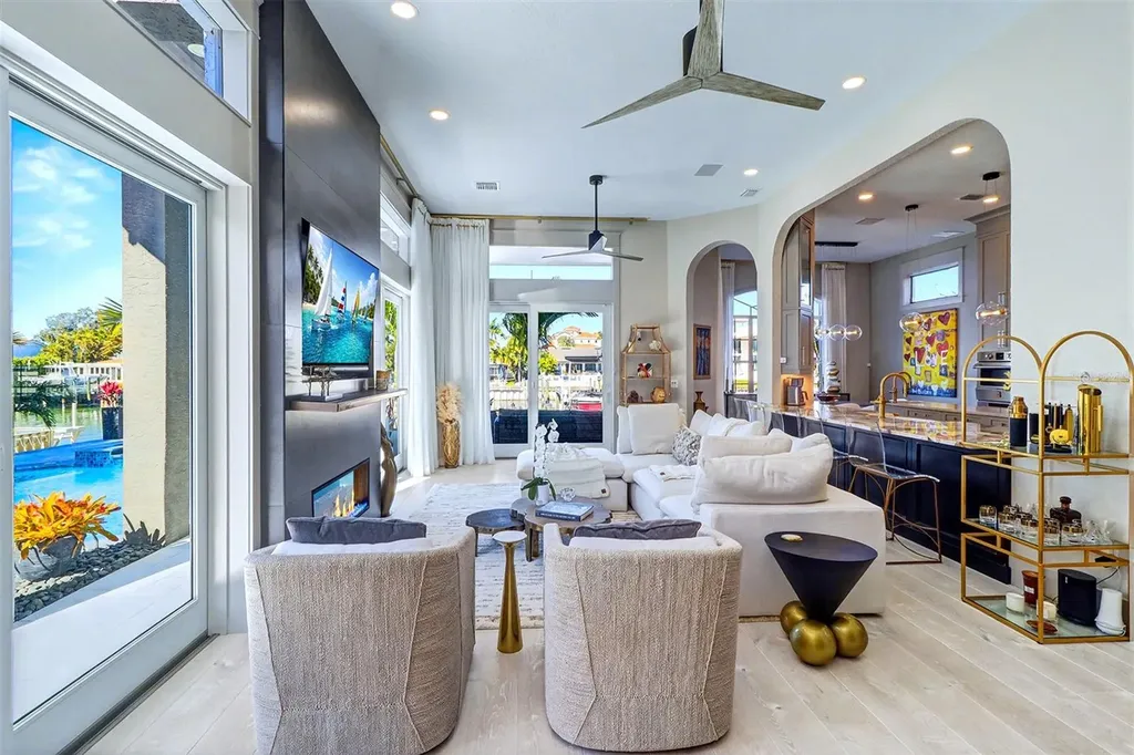 4635 Dolphin Cay Lane S St Petersburg FL 33711