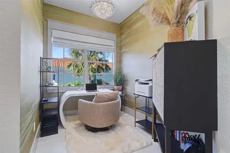 4635 Dolphin Cay Lane S St Petersburg FL 33711