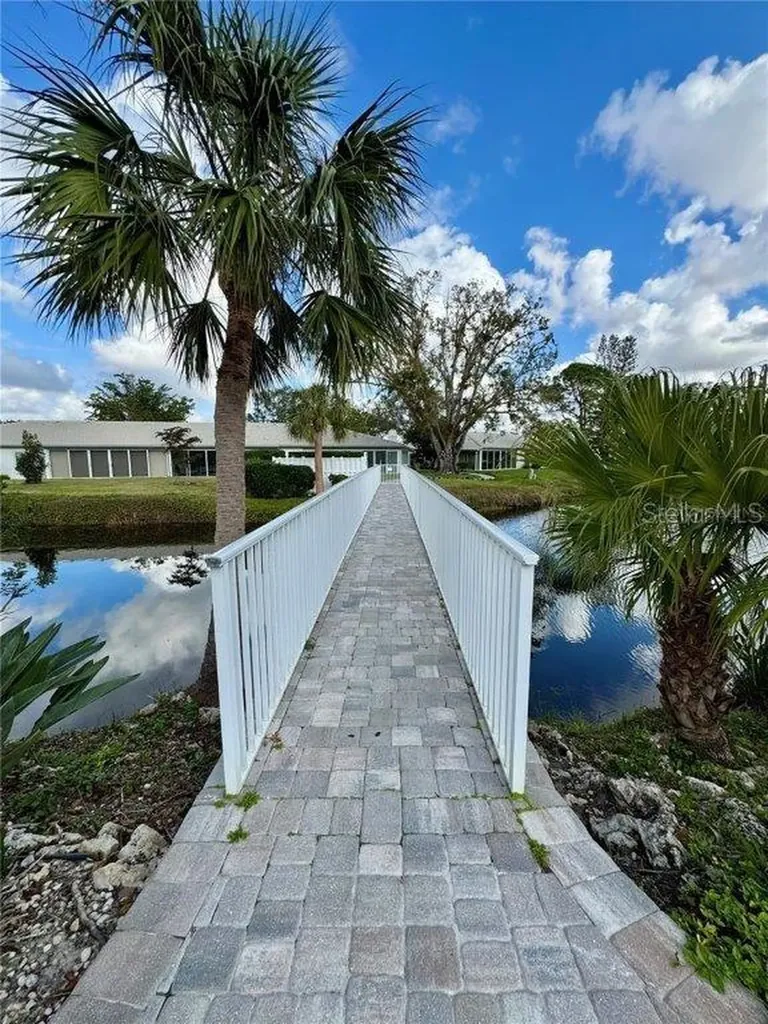 3148 Ringwood Meadow Sarasota FL 34235