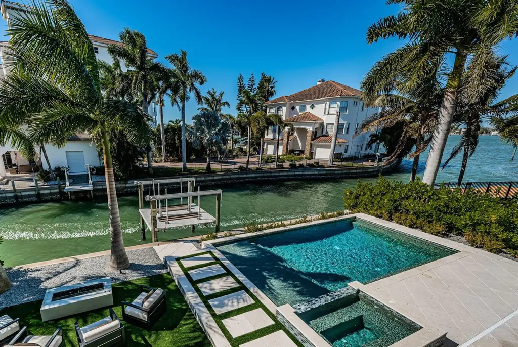 218 Sydney Lane Redington Shores FL 33708