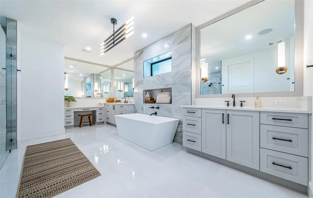 218 Sydney Lane Redington Shores FL 33708