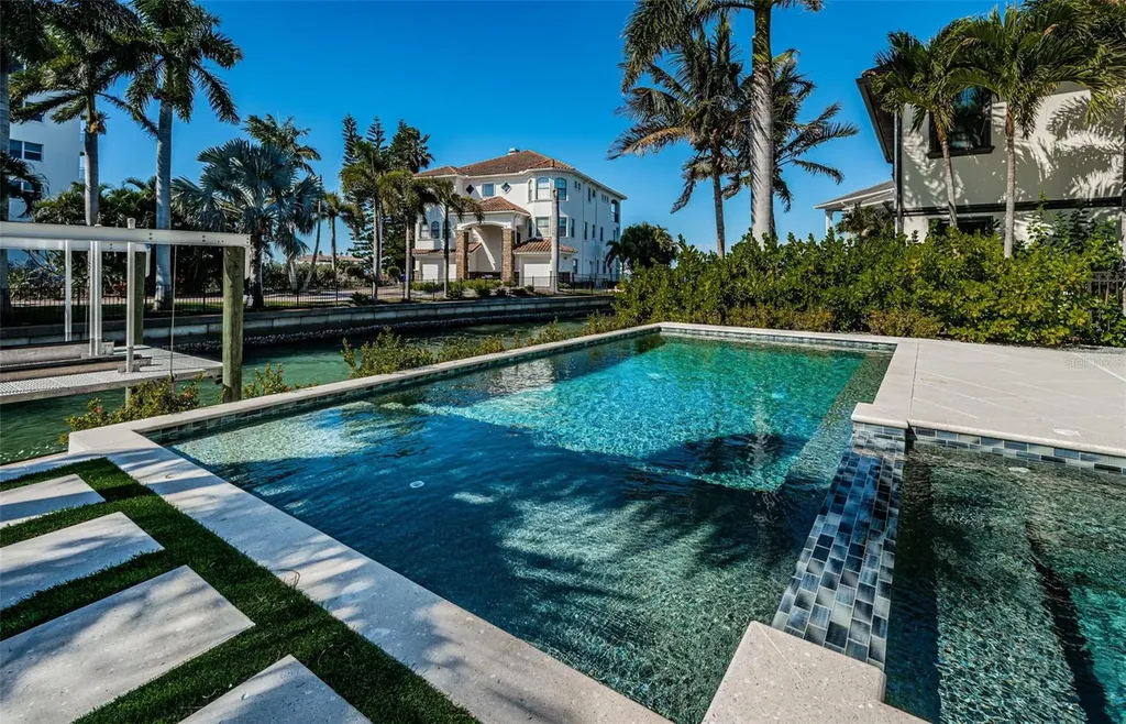 218 Sydney Lane Redington Shores FL 33708