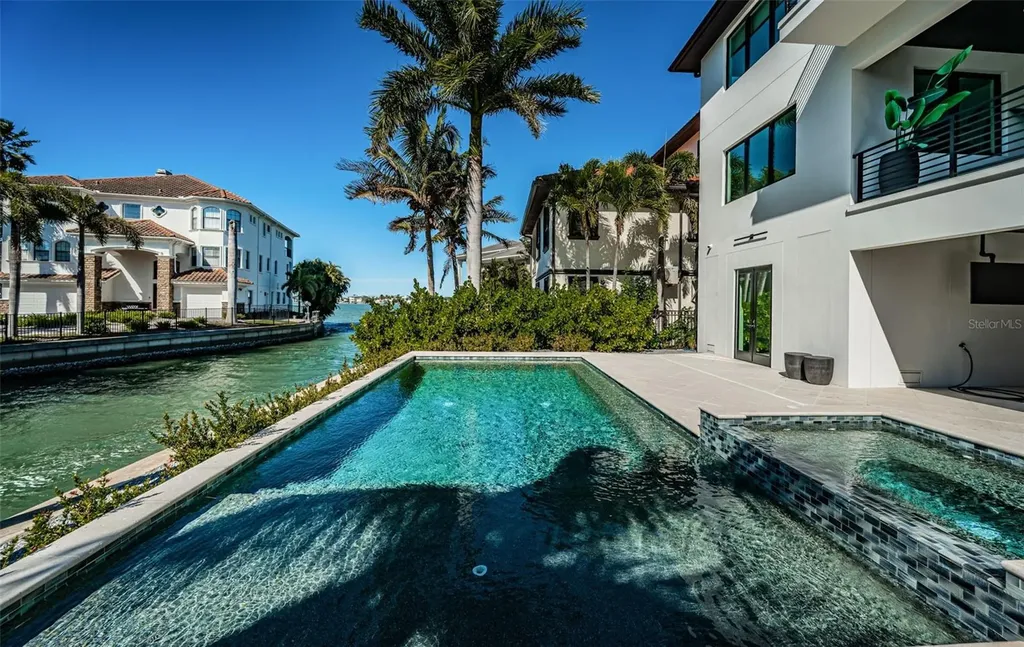 218 Sydney Lane Redington Shores FL 33708