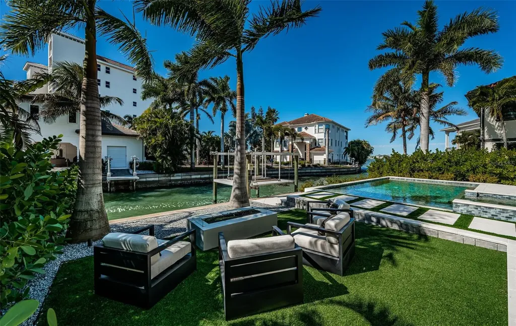 218 Sydney Lane Redington Shores FL 33708