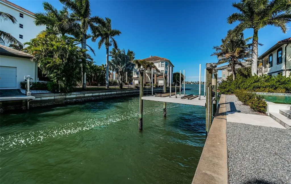 218 Sydney Lane Redington Shores FL 33708