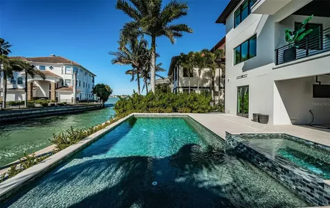 218 Sydney Lane Redington Shores FL 33708