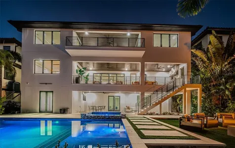 218 Sydney Lane Redington Shores FL 33708