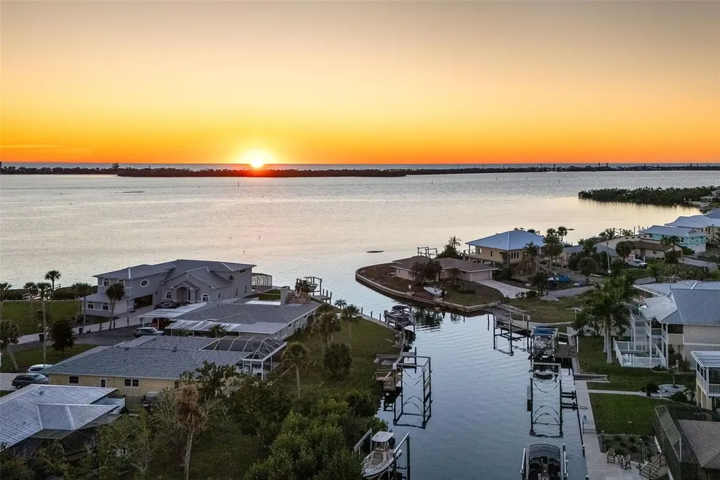 363 Oak Street Englewood FL 34223