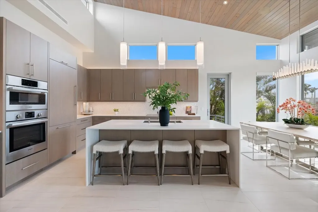 600 De Narvaez Drive Longboat Key FL 34228