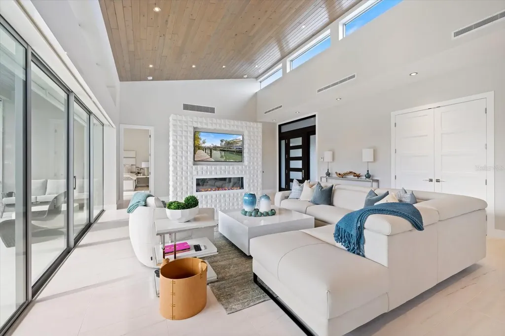 600 De Narvaez Drive Longboat Key FL 34228