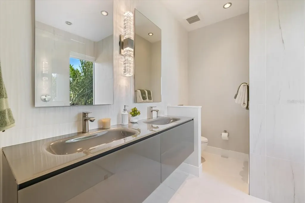 600 De Narvaez Drive Longboat Key FL 34228