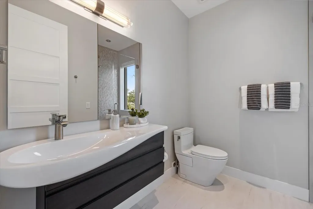 600 De Narvaez Drive Longboat Key FL 34228